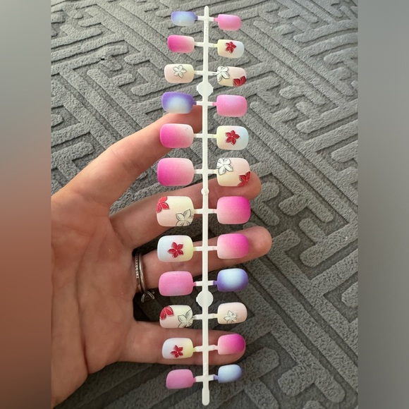 3 for 2. New press on nail kit - Picture 2 of 6